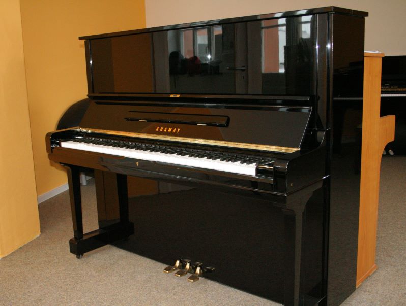 Modell Yamaha U1